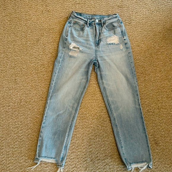 American Eagle Distressed Highest Rise Boyfriend Jean Size 2 - Picture 2 of 6